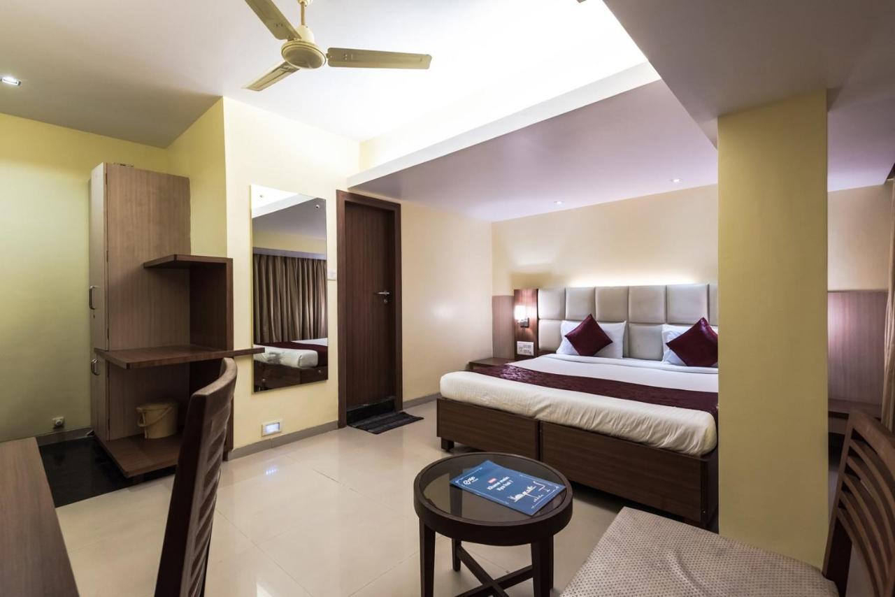 Hotel Aishwarya Residency ナビムンバイ エクステリア 写真