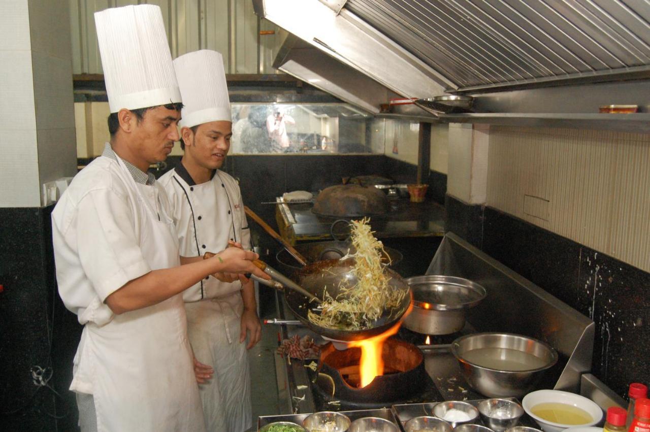 Hotel Aishwarya Residency ナビムンバイ エクステリア 写真