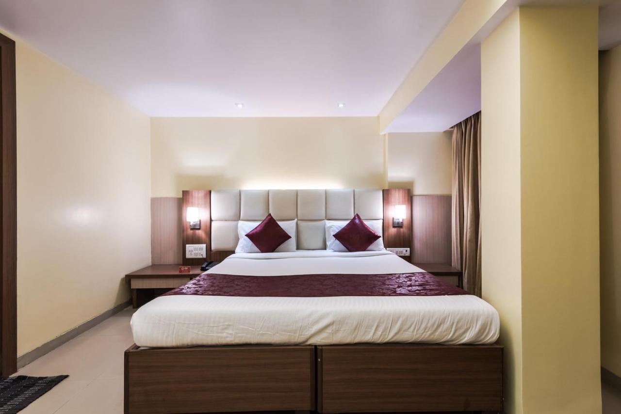 Hotel Aishwarya Residency ナビムンバイ エクステリア 写真