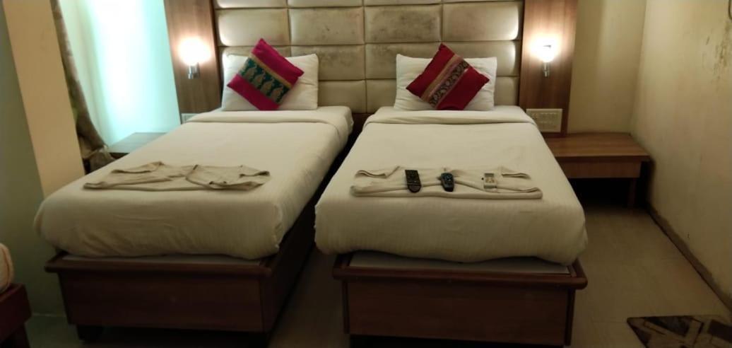 Hotel Aishwarya Residency ナビムンバイ エクステリア 写真
