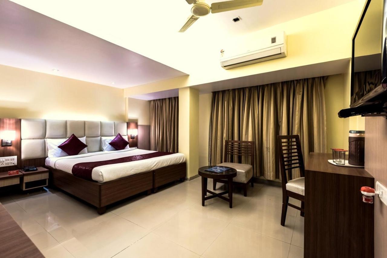 Hotel Aishwarya Residency ナビムンバイ エクステリア 写真