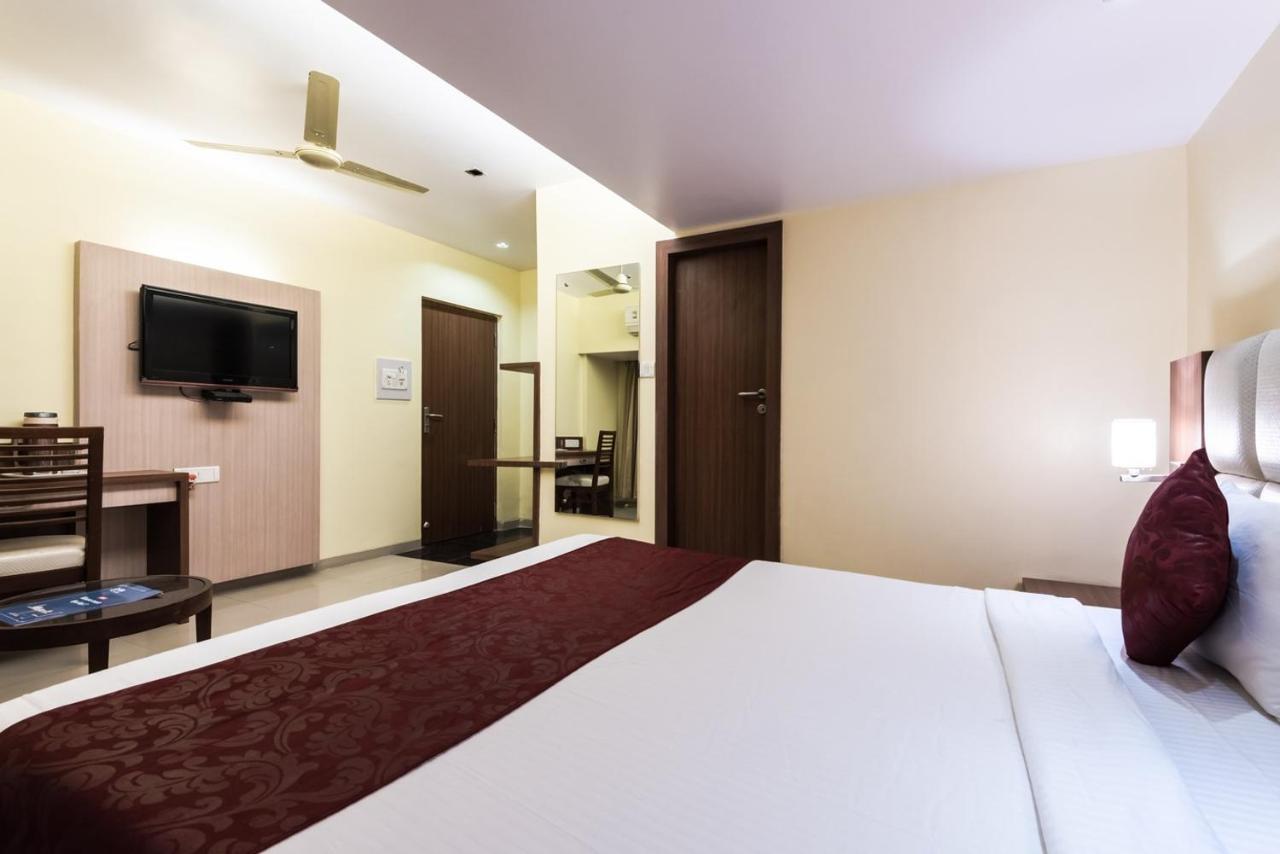 Hotel Aishwarya Residency ナビムンバイ エクステリア 写真