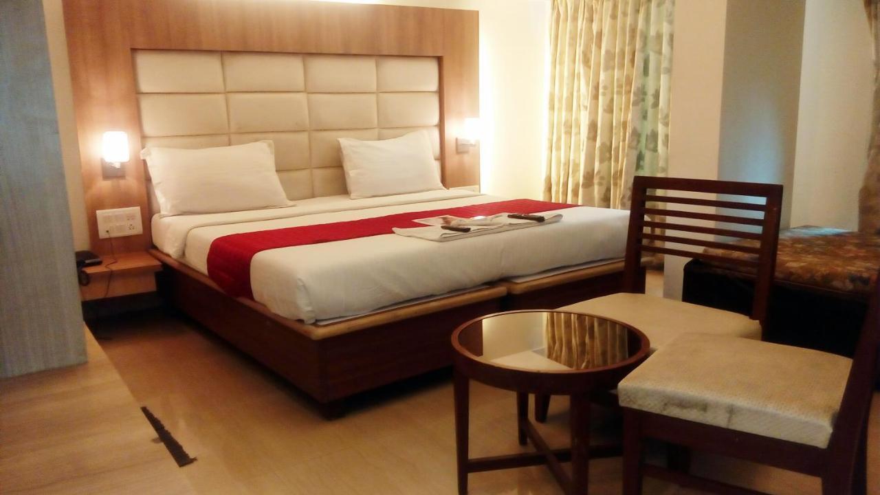 Hotel Aishwarya Residency ナビムンバイ エクステリア 写真