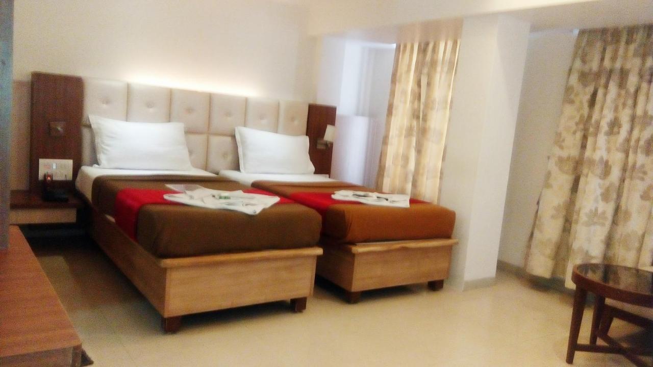 Hotel Aishwarya Residency ナビムンバイ エクステリア 写真